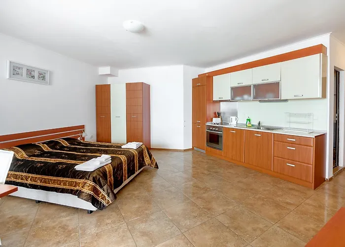 Complex Mirage Of * Νεσέμπαρ